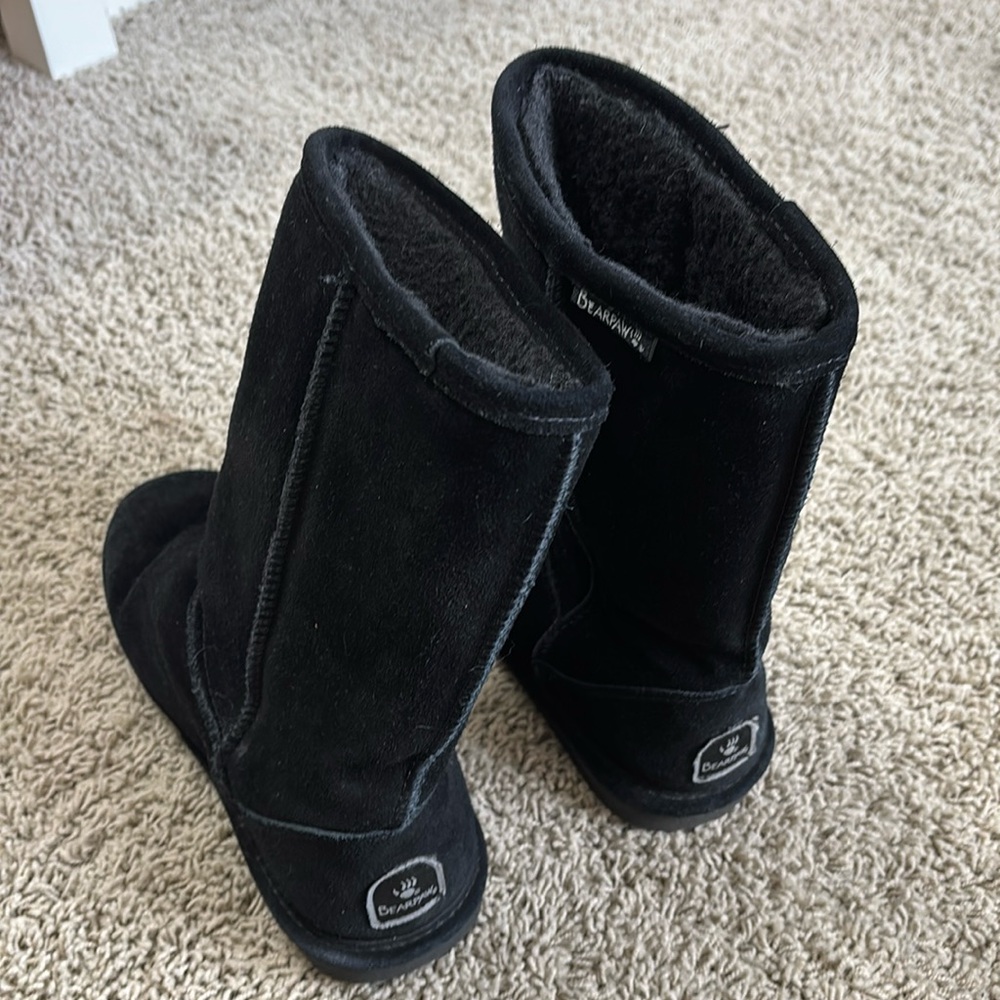 Black shearling lined Bearpaw boots